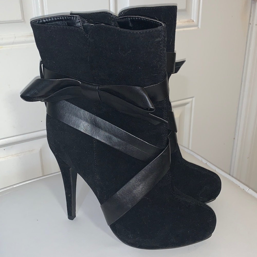 Red Circle Woman’s Boots